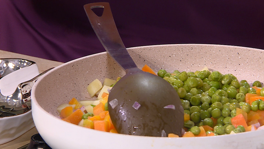 سلطة الأرز بالخضر و التونة