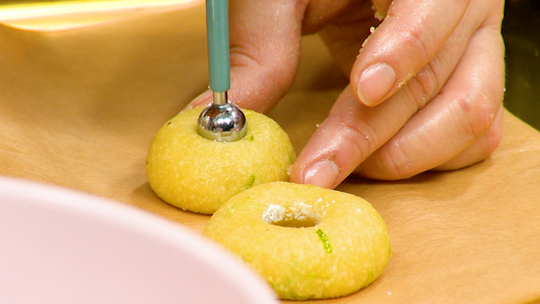 مقروط اللّوز (تاج العروسة)