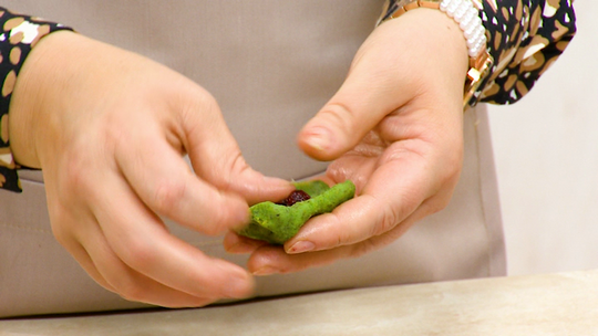 كريات الزهور بالفستق