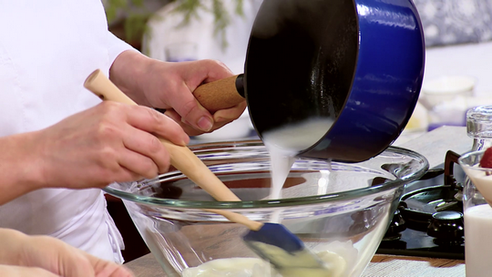 موس الشوكولاطة البيضاء والكرامبل