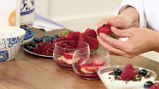 تيراميسو بالفواكه الحمراء