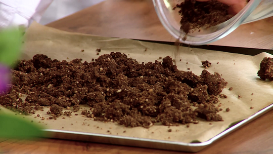 موس الشوكولاطة البيضاء والكرامبل