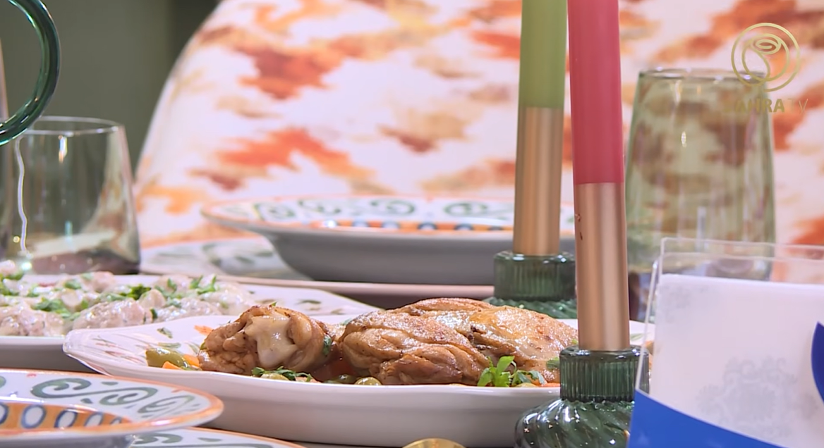 طاجين الزيتون التقليدي بالدجاج والزرودية