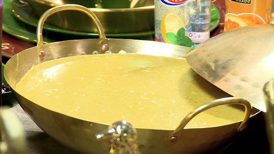 حساء العدس الأحمر الشهي