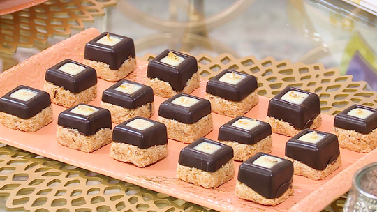 قطايف باللوز والشوكولاطة