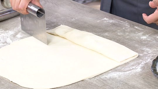 فطيرة بالعجينة المورقة