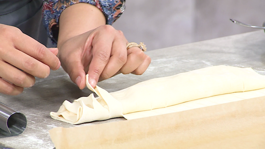 فطيرة بالعجينة المورقة