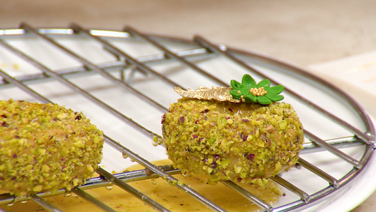 أساور بريستيج بالفستق