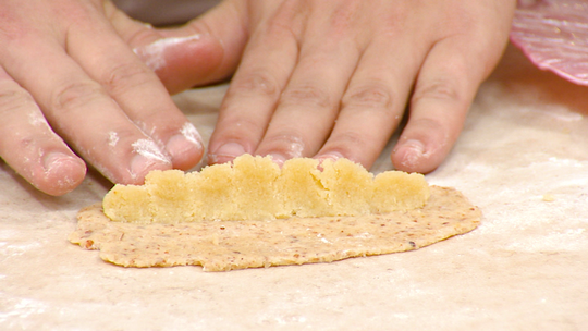 أساور بريستيج بالفستق