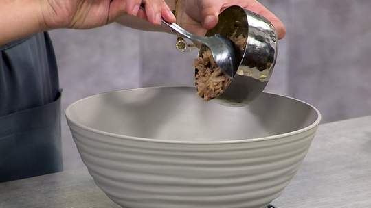 فطائر محشية بالتونة والزيتون الأخضر