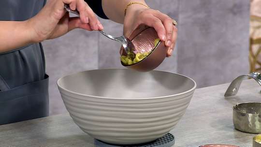 فطائر محشية بالتونة والزيتون الأخضر