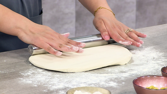 فطائر محشية بالتونة والزيتون الأخضر