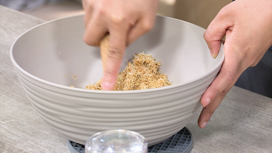 تحلية الكؤوس بالكريمة والفستق