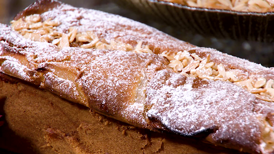 كيك بالإجاص