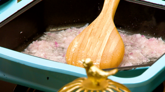 طبق الأرز بالدجاج وفواكه البحر