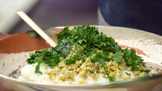 طاجين الزيتون بكريات اللَّحم والبطاطا