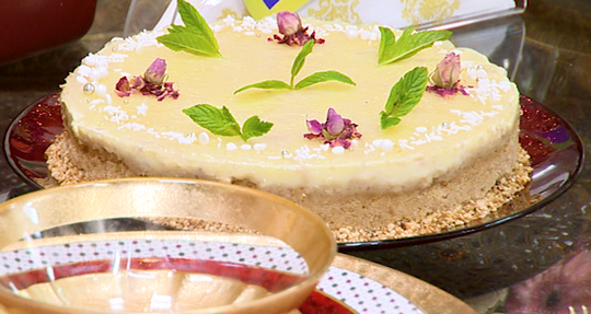 تشيز كيك بالليمون وحبيبات التفاح الجافة