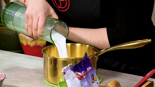 تشيز كيك بالليمون وحبيبات التفاح الجافة