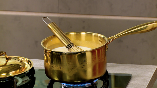 تشيز كيك بالليمون وحبيبات التفاح الجافة