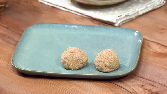 طاجين الزيتون بكريات اللَّحم والبطاطا