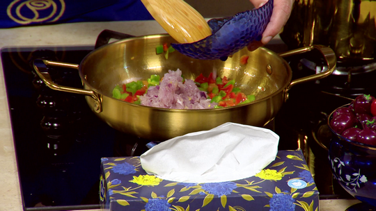 بوراك بالدجاج وفلفل ألوان