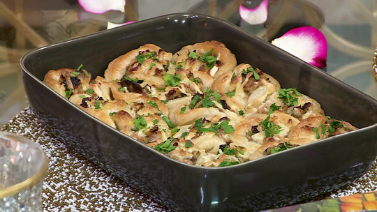 فطائر محشية بالتونة والزيتون الأخضر