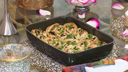 فطائر محشية بالتونة والزيتون الأخضر