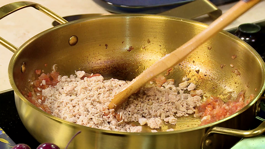 بوراك بالدجاج المُتبل والياغورت