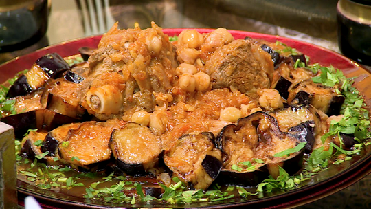 مدربل الباذنجان بالصلصة الحمراء