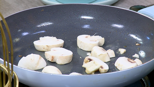 خبز محشي بالدجاج والفطر