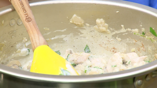 خبز محشي بالدجاج والفطر