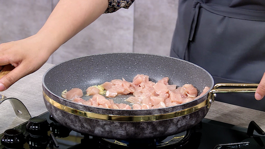 فولوفون بالدجاج والكريمة