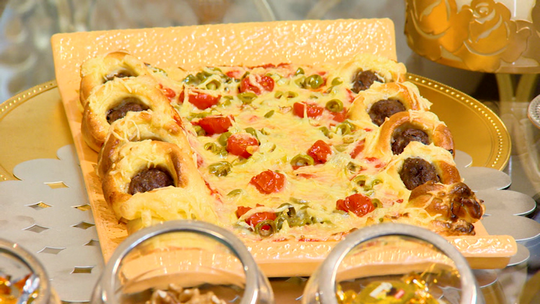 خبز محشي على شكل بيتزا