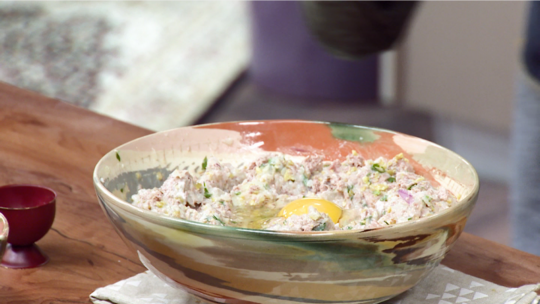 طاجين الزيتون بكريات اللَّحم والبطاطا