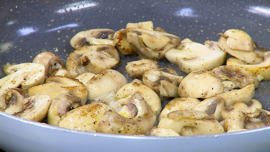 خبز محشي بالدجاج والفطر