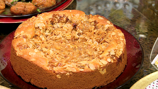 حلوى التمر بالتفاح والزبيب المجفف