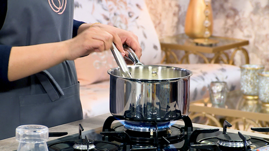 شوصون بالتفاح والكريمة