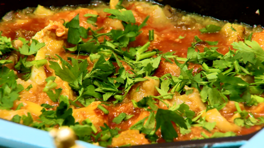 طبق الأرز بالدجاج وفواكه البحر