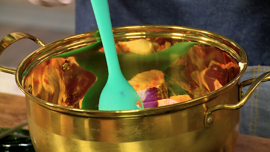 حساء العدس الأحمر الشهي