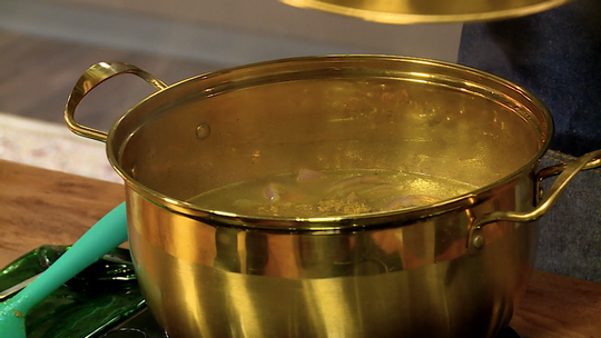 حساء العدس الأحمر الشهي