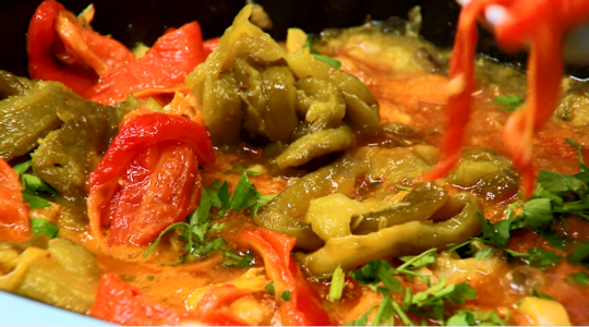 طبق الأرز بالدجاج وفواكه البحر