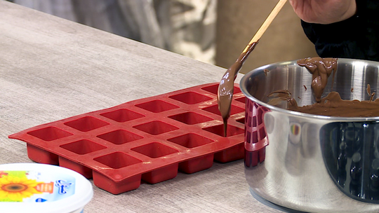 قطايف باللوز والشوكولاطة