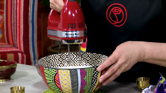 كيك بالبرتقال وحبيبات الفواكه الجافة