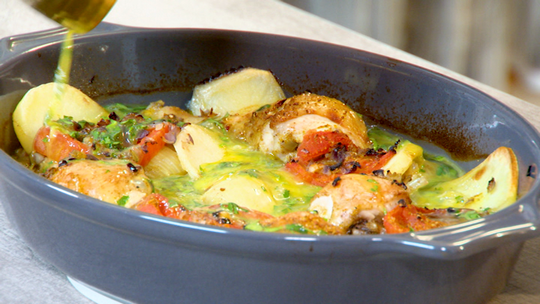 طبق البسباس والدجاج في الفرن