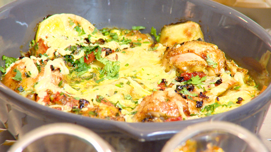 طبق البسباس والدجاج في الفرن