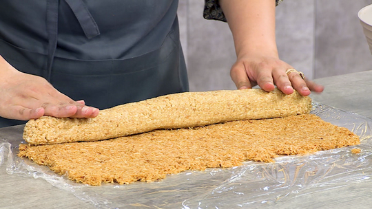 رولي بالقطايف والكاوكاو