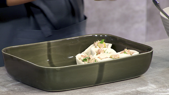 فطائر محشية بالتونة والزيتون الأخضر