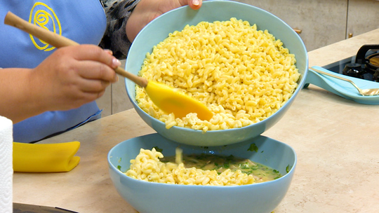 غراتان المعكرونة بصلصة البيشاميل والدجاج