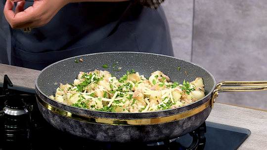 كورني بحشو البطاطا والتونة