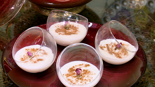 المحلبي بمكعبات الفواكه